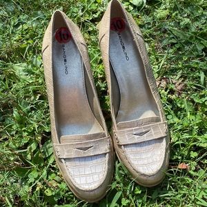 Bandolino Abenzio Heeled Loafers Alligator Pattern Vegan Size 10